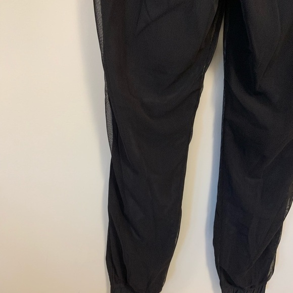 𝅺lululemon Athletica Mesh Jogger Pants - Black - Size 4 - Picture 2 of 16